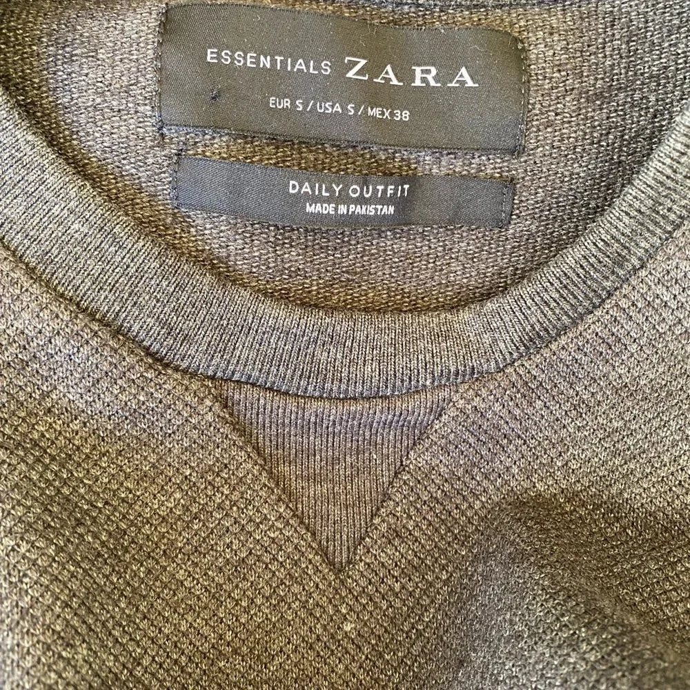 ZARA Essentials Unisex Long Sleeve Sweatshirt Gray Size Small‎